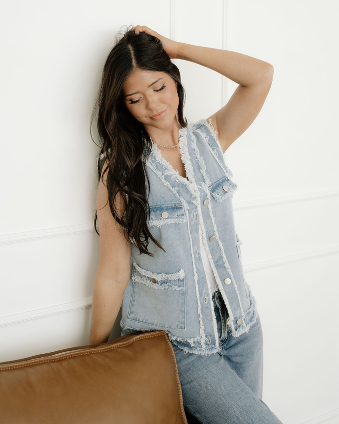 Neriah Frayed Edge Flap Pockets Denim Vest Jacket