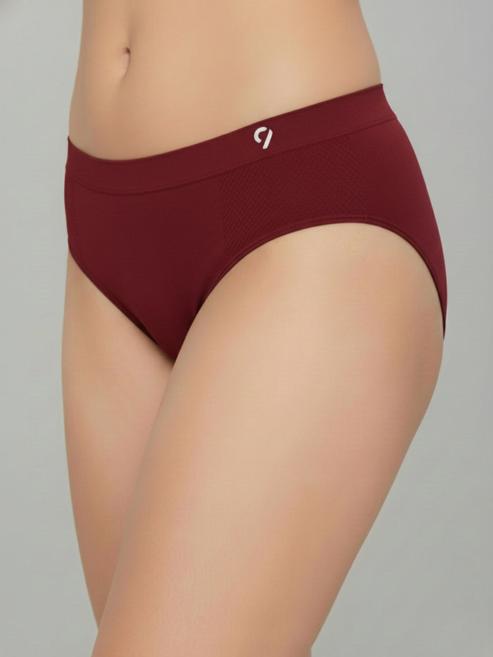 Women Seamless Mid-Rise Soft &Breathable Briefs(Pack Of 3)